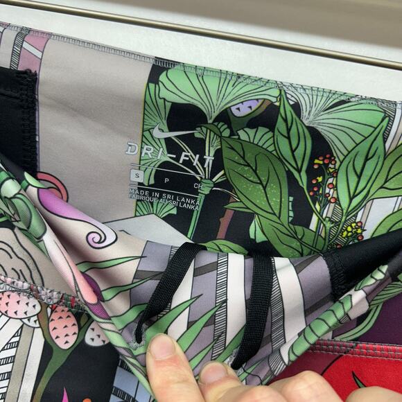 Nike Dri-Fit Colorful Cityscape Athletic Workout Legging Activewear Small - Picture 5 of 5